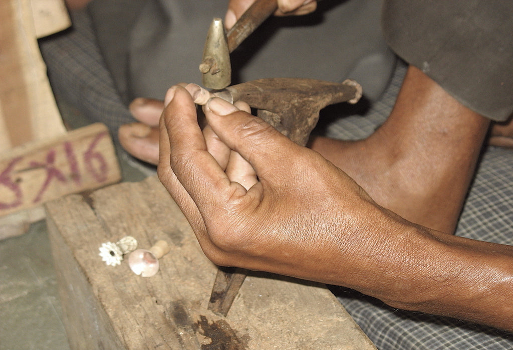 hammering and shaping silver sheet style=