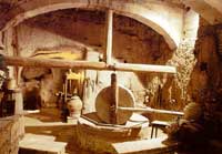 Alter Mühlenstein zur Olivenölherstellung