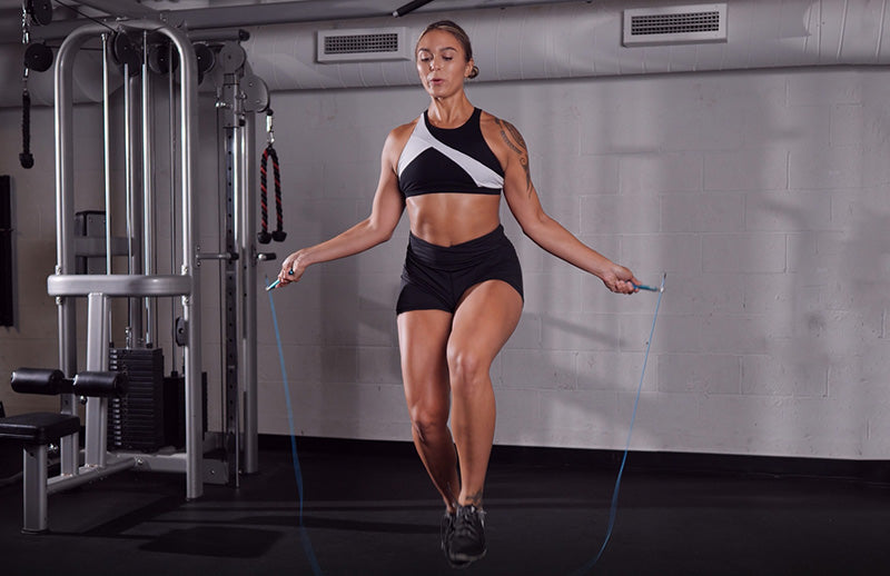 A woman skipping by using DMoose rope for cardio training