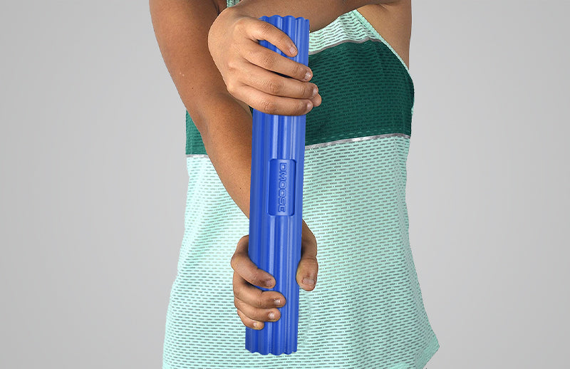 A woman holding DMoose flexbar from upper and lower corner