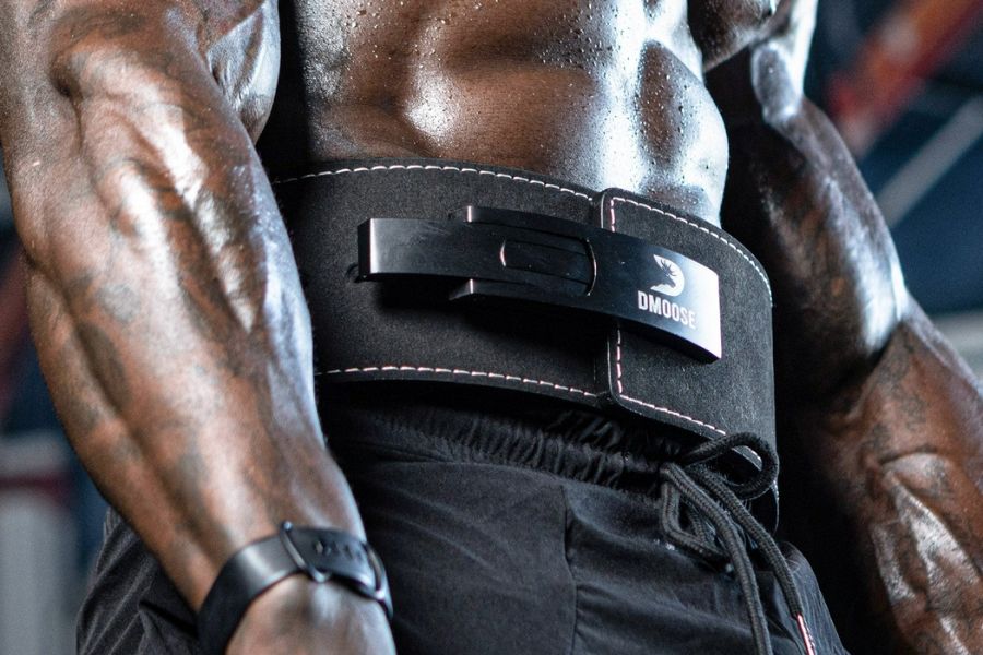 Wearing A Lifting Belt For Overhead Press - Yes Or No? – DMoose