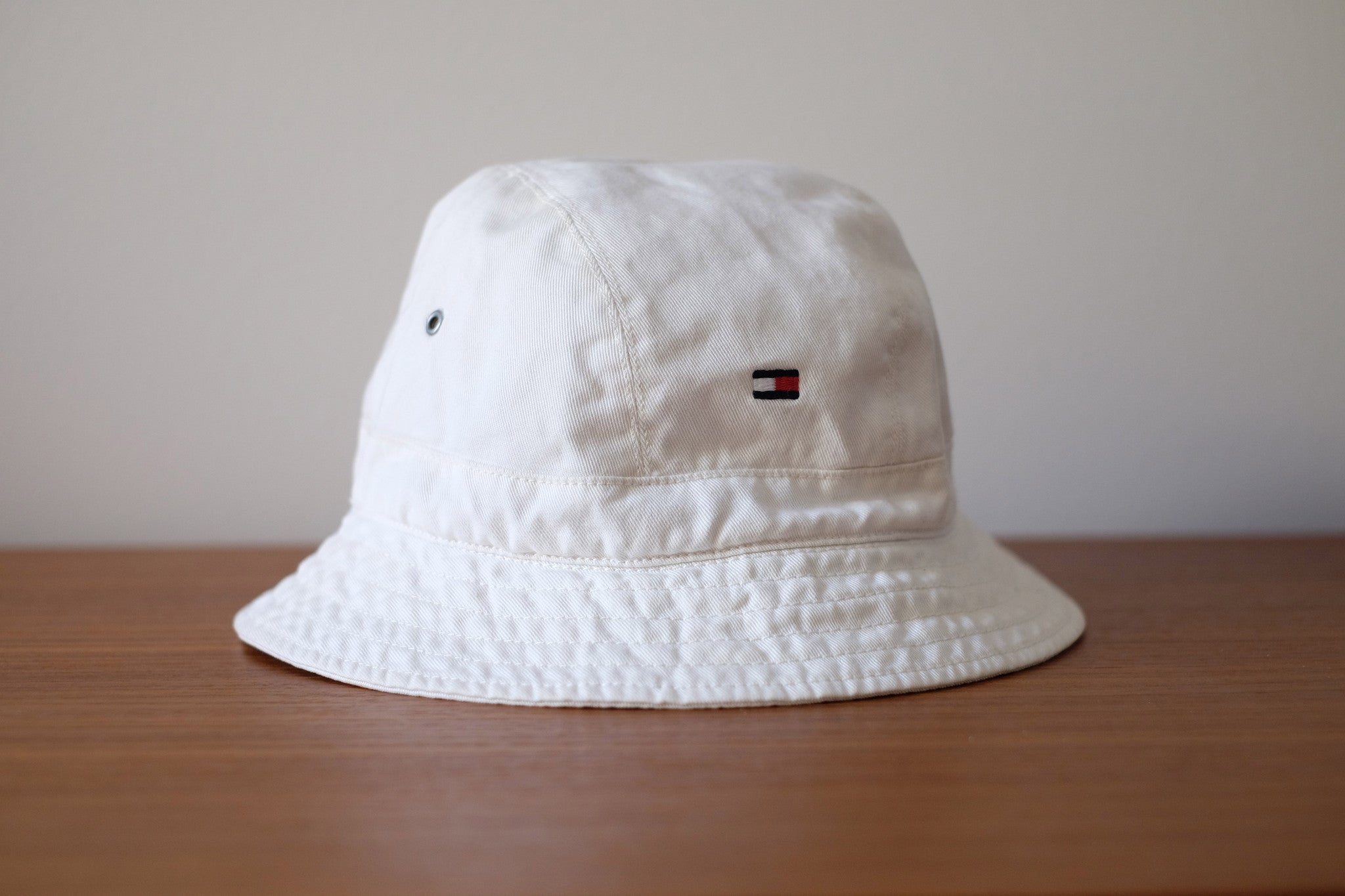 tommy bucket hat