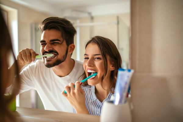 poor dental hygiene may lead to vapers' tongue and loss of taste