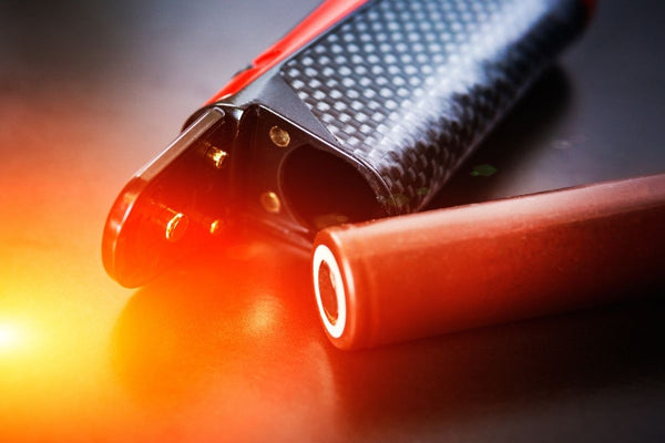 Closed system vapes have built in batteries but some use replaceable lithium ion batteries