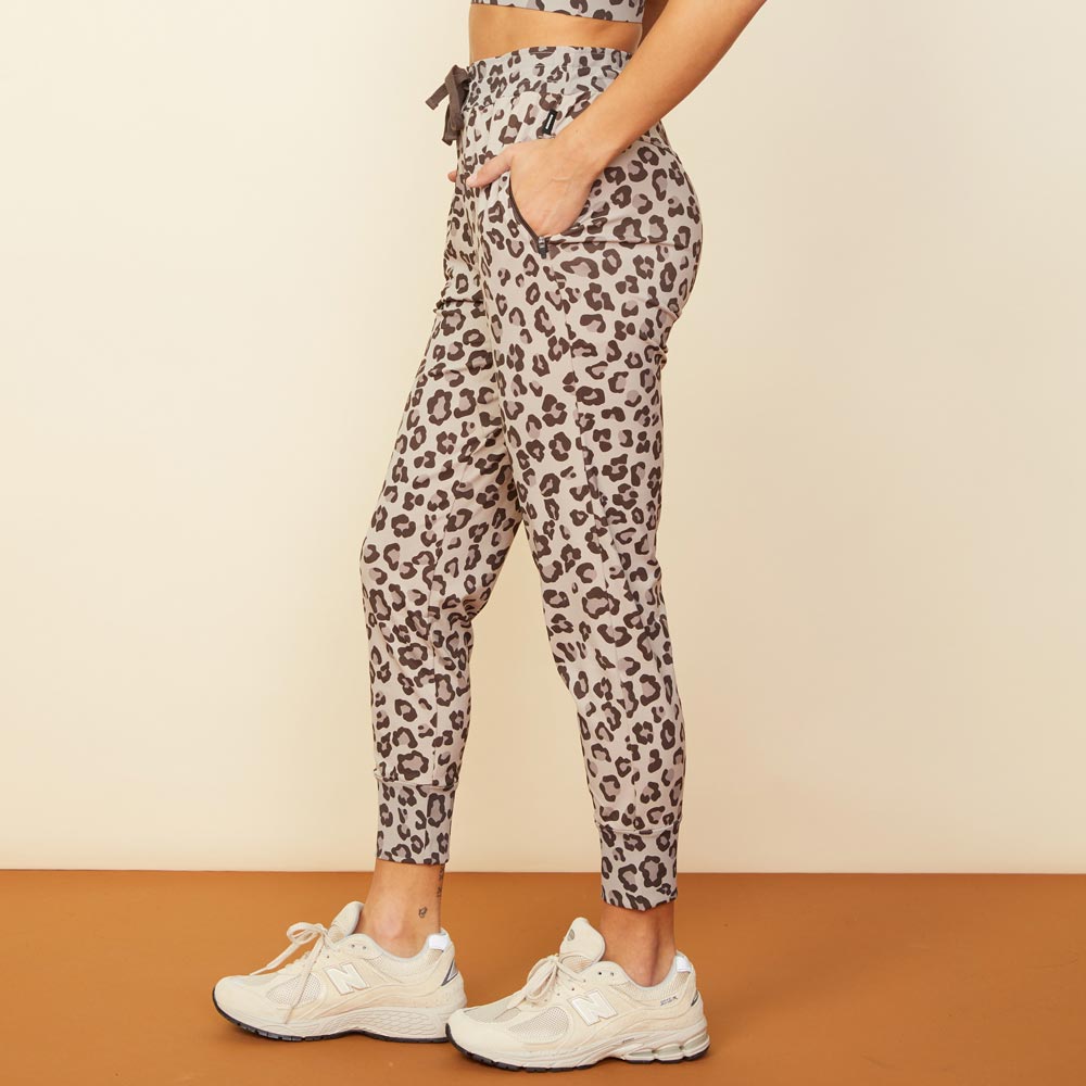 Leopard Movement Jogger – MONROW