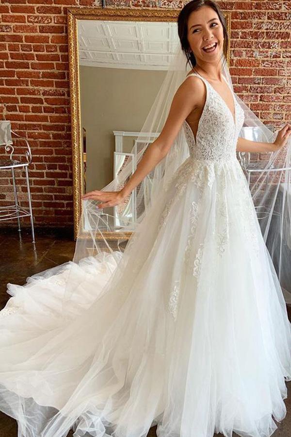 Gorgeous A-line Lace V-neck Tulle Long Wedding Dress with