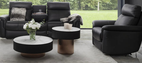 Cách kết hợp sofa và bàn trà hình tròn giúp không gian trở nên rộng rãi hơn.
