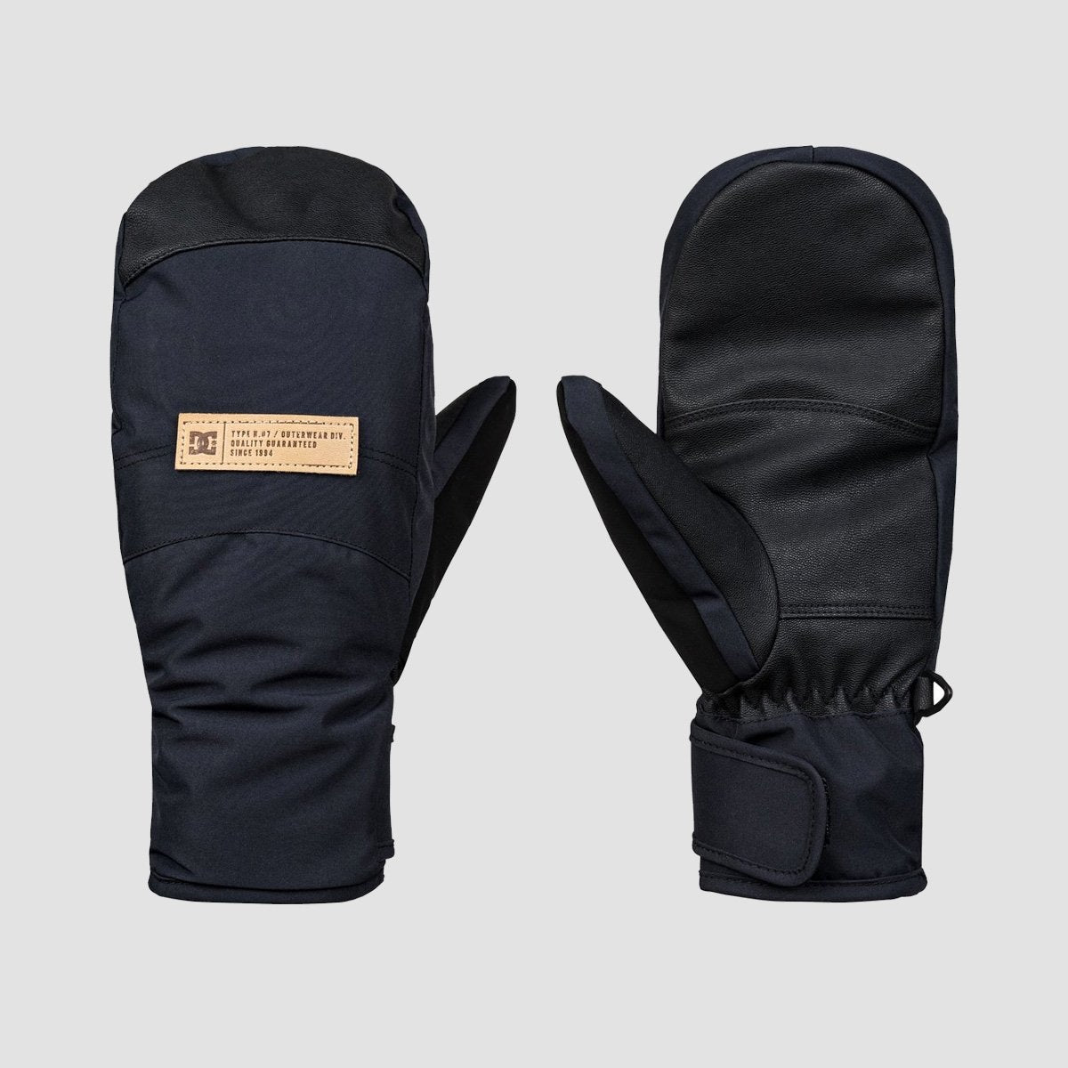 black snowboard mittens