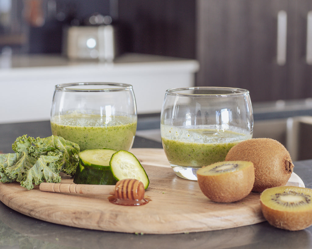 Healthy Green Smoothie with Kiwifruit, Manuka Honey and Kale