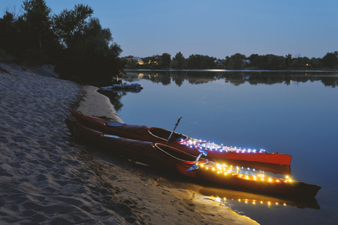 valentines day outdoor date ideas nighttime kayaking