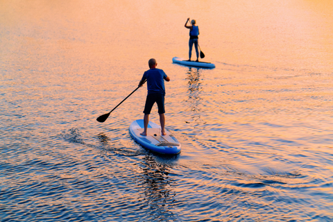 sunset-paddleboaring-outdoor-dating-ideas