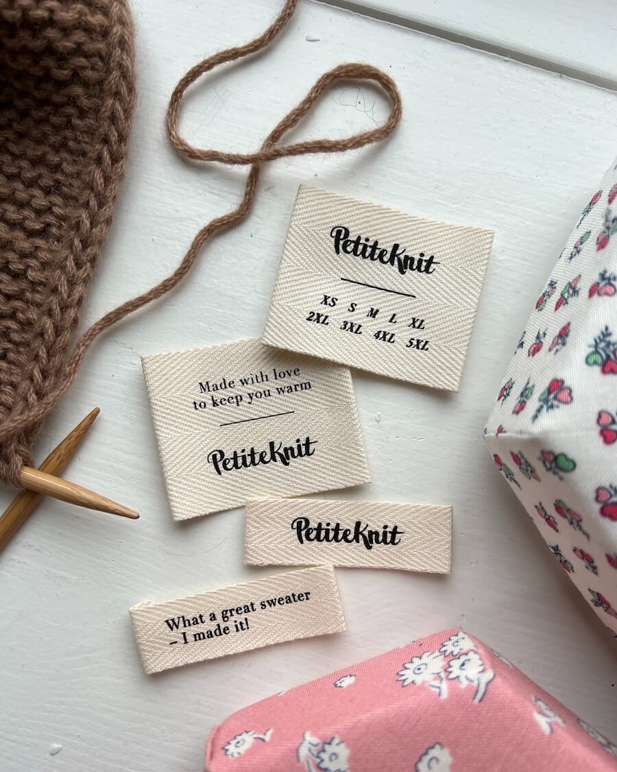 Made with love to keep you warm"-label PetiteKnit