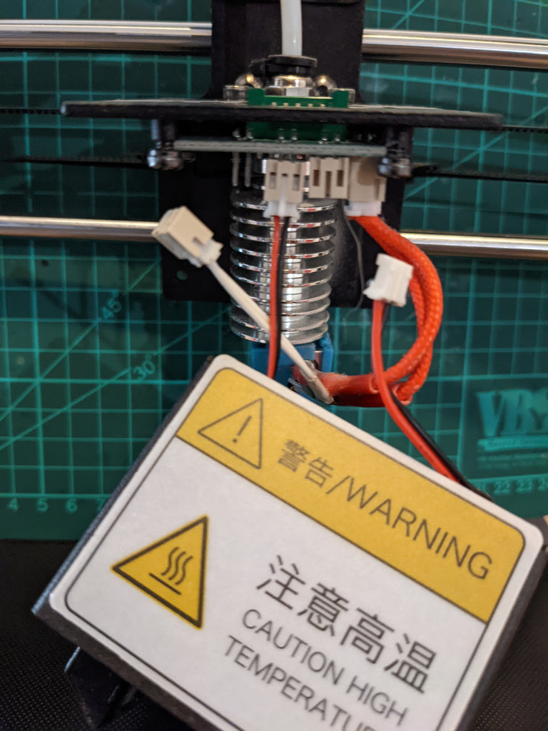 Abbildung 2: Alle Verbindungen der Hotend-Platine lösen