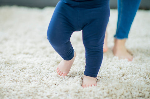 Dojenčkov gibalni razvoj v prvem letu starosti