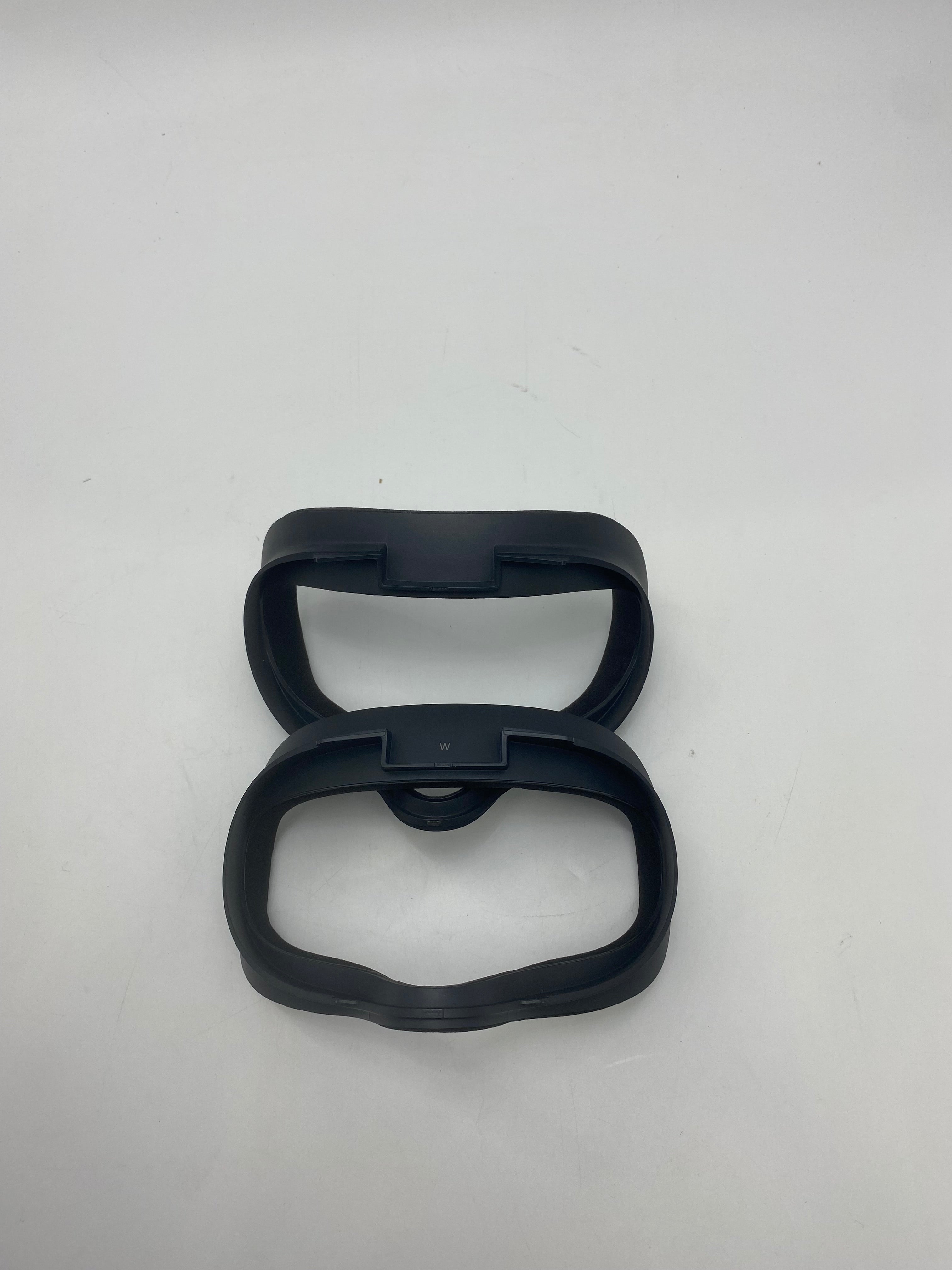 Oculus Quest 2 Fit Pack with Two Alternate-Width Facial Interfaces VR - BLACK - Like New
