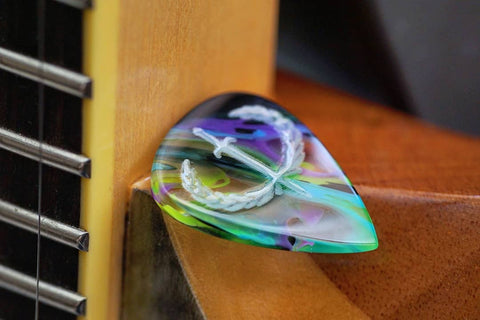 clear resin, beautiful guitar picks, other materials, acoustic guitars