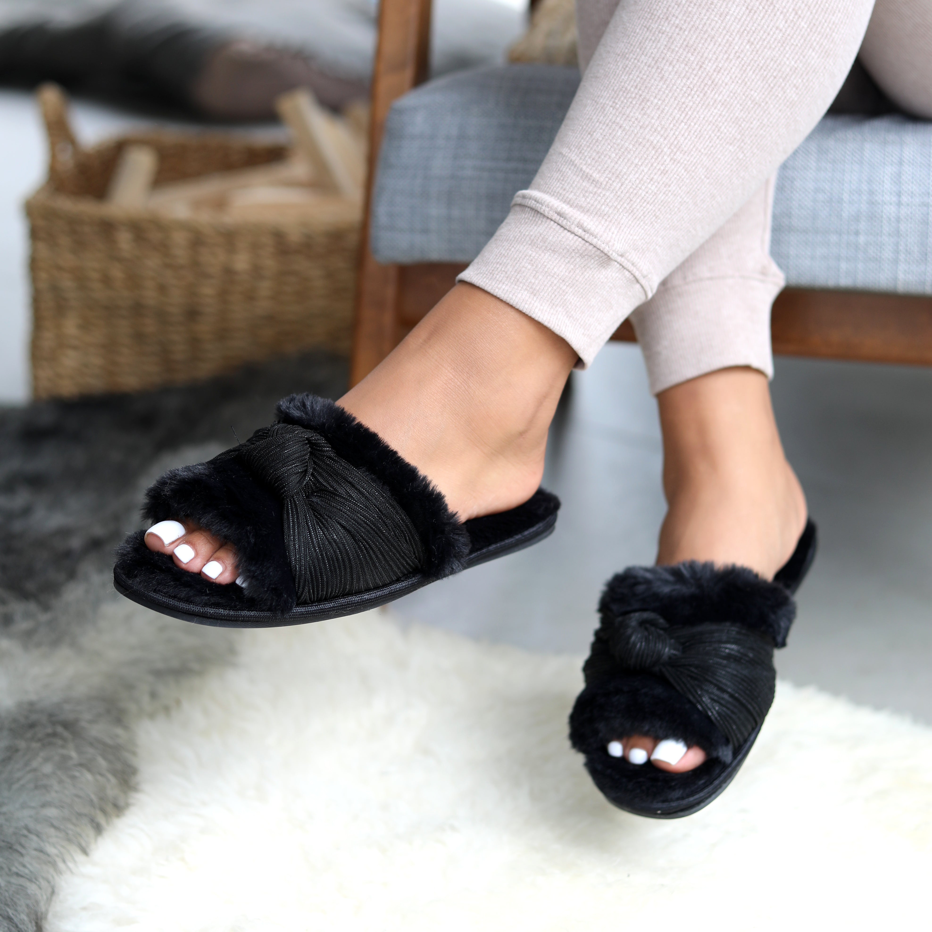 Black Mule Slipper With Glittery Knotted Detail – Linzi