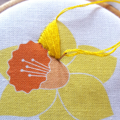 Free Flower EMbroidery Pattern, Easter Daffodil Hoop Art Pattern, Flowers Needlework Template