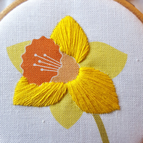 Free Daffodil Embroidery Pattern, Free Easter Embroidery Pattern, Easter Hoop Art Freebie, Free Flower Needlecraft