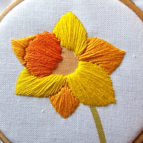 Free Easter Embroidery Pattern, Daffodil Needlework Download, Spring Hoop Art, Free Flower Pattern