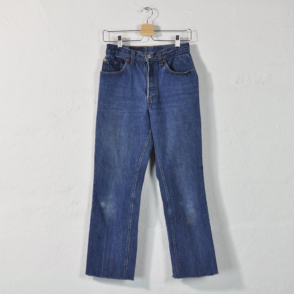 levi's medium wash jeans