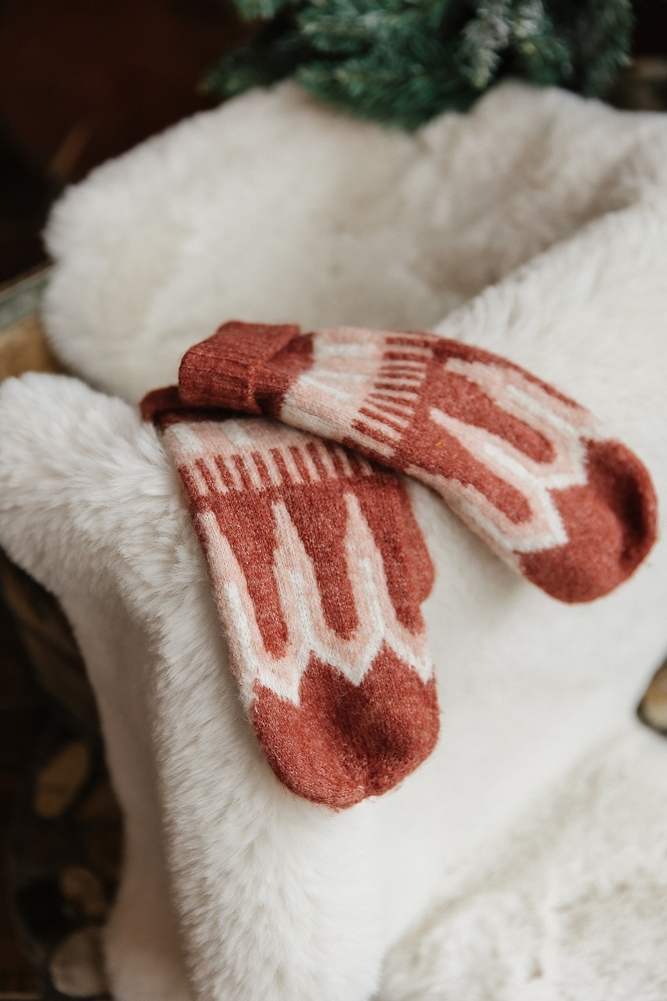 vero moda cory mittens - final sale