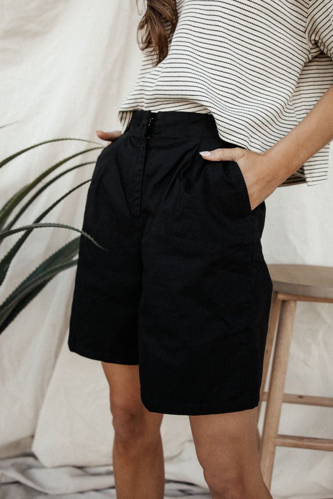 vero moda caterina woven shorts - final sale
