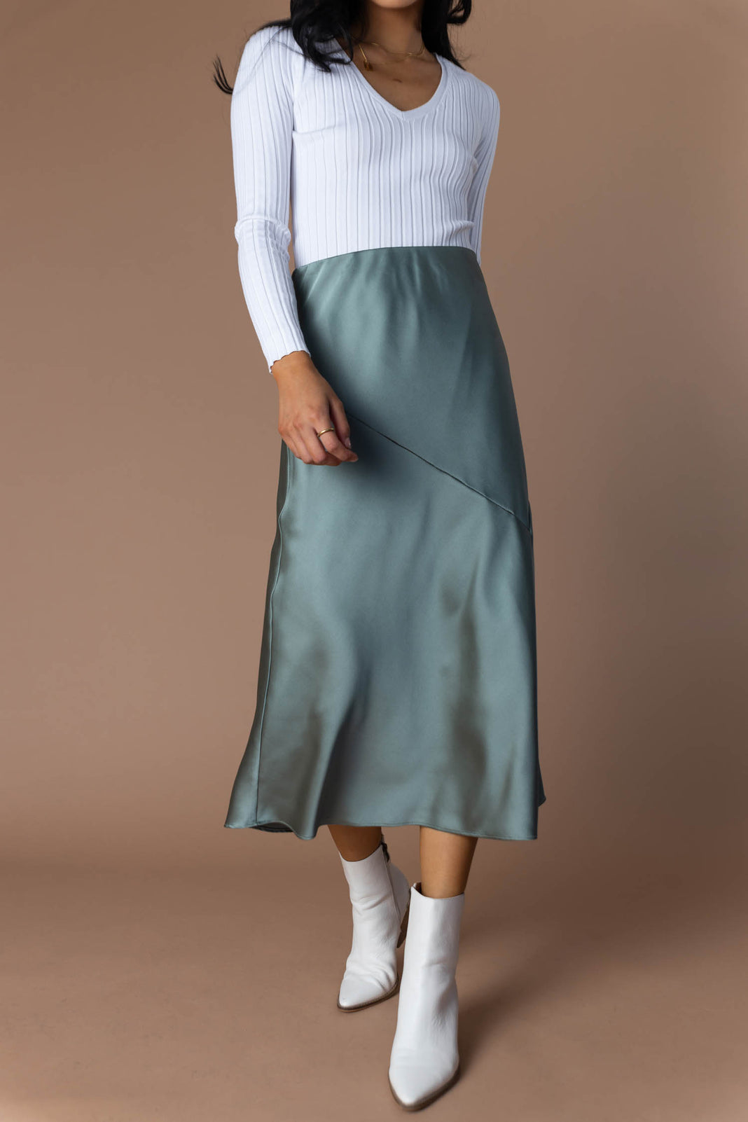 Zada Midi Skirt in Sage | böhme