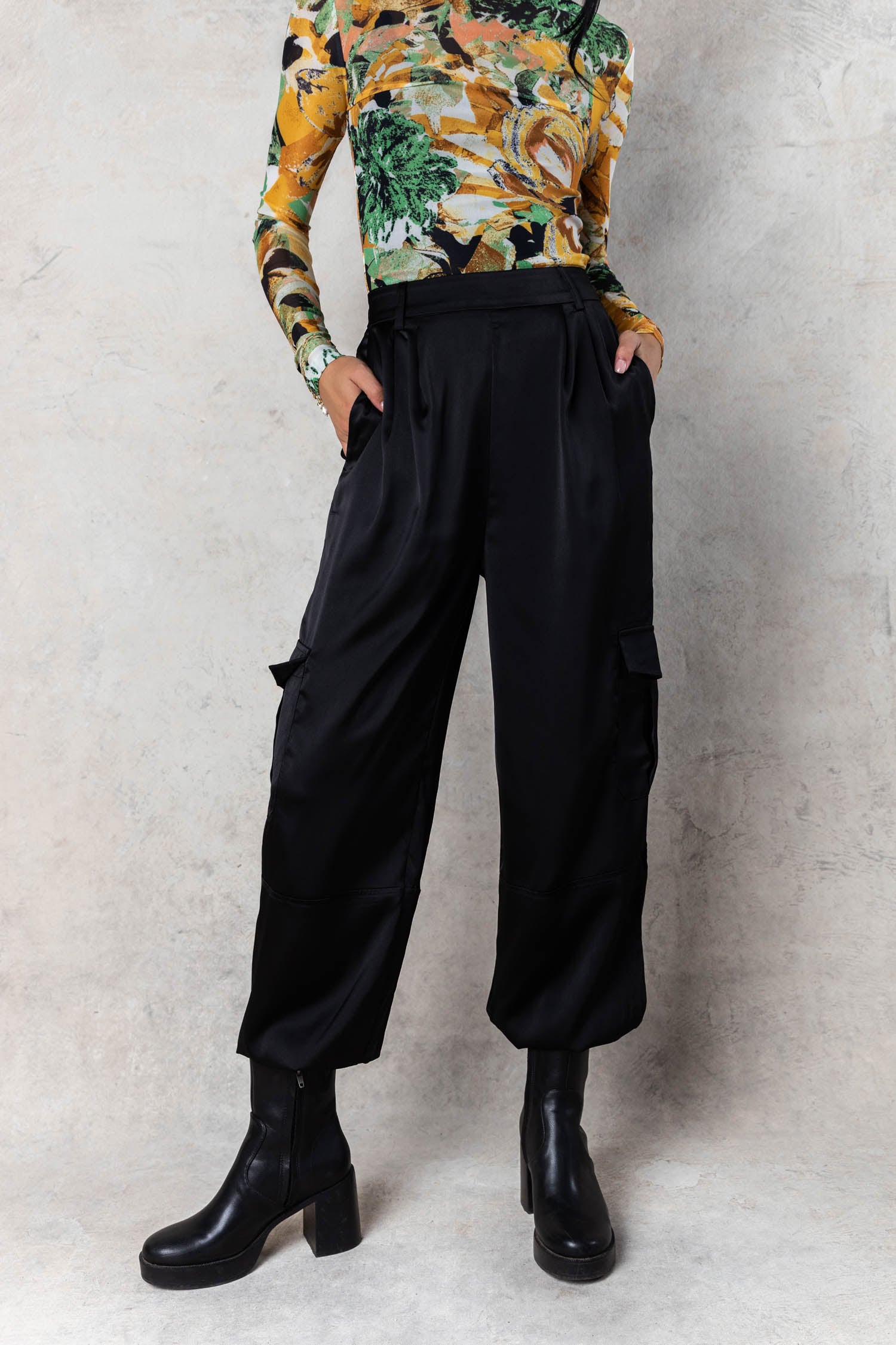 Robin High Rise Pants In Black