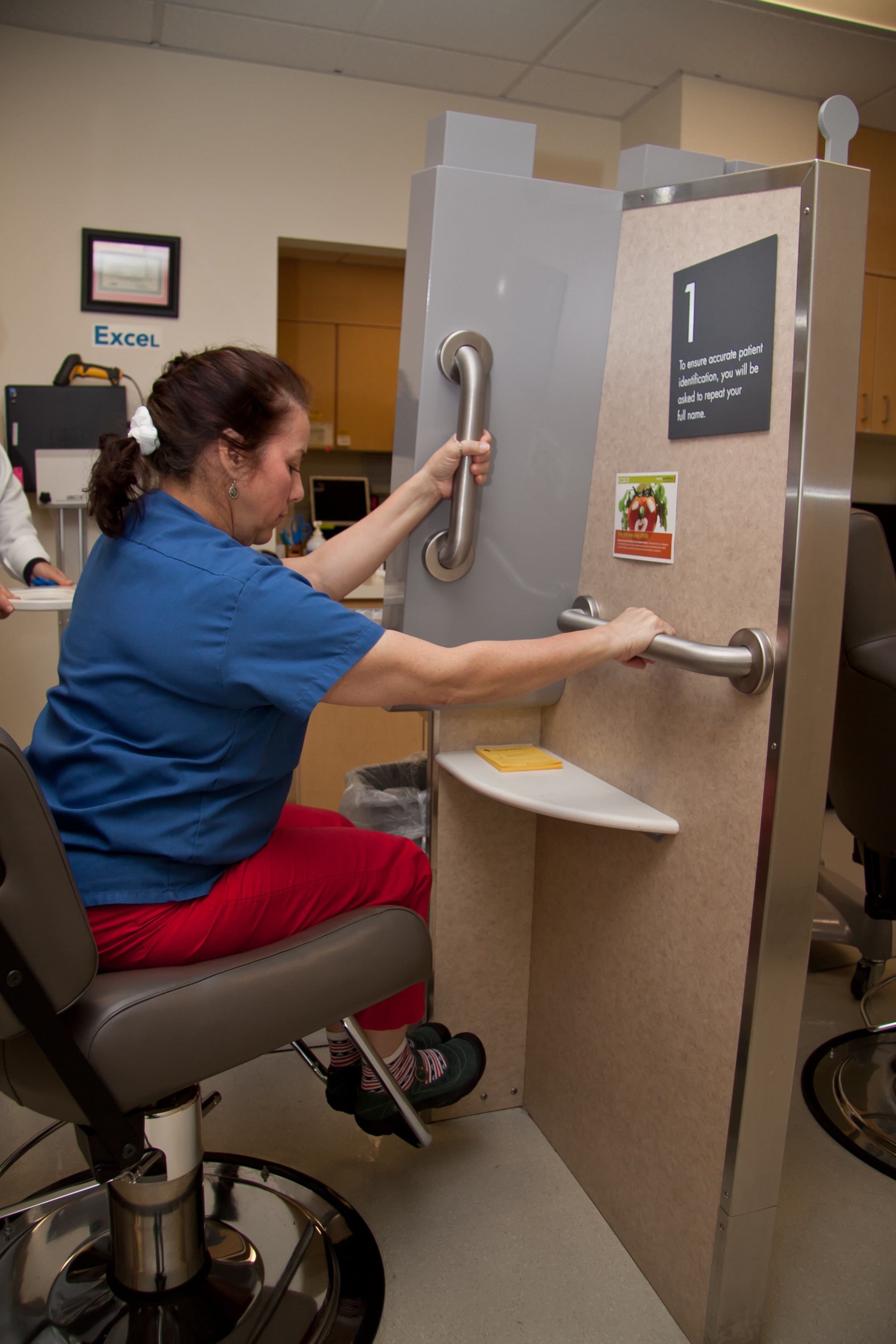 Ergonomic Phlebotomy Draw Station Blood Draw Station