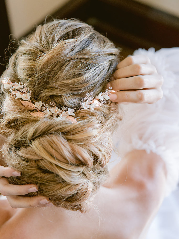 
            
                Load image into Gallery viewer, Rose gold bridal hair piece for updo or hair down, hair clip with flowers
            
        