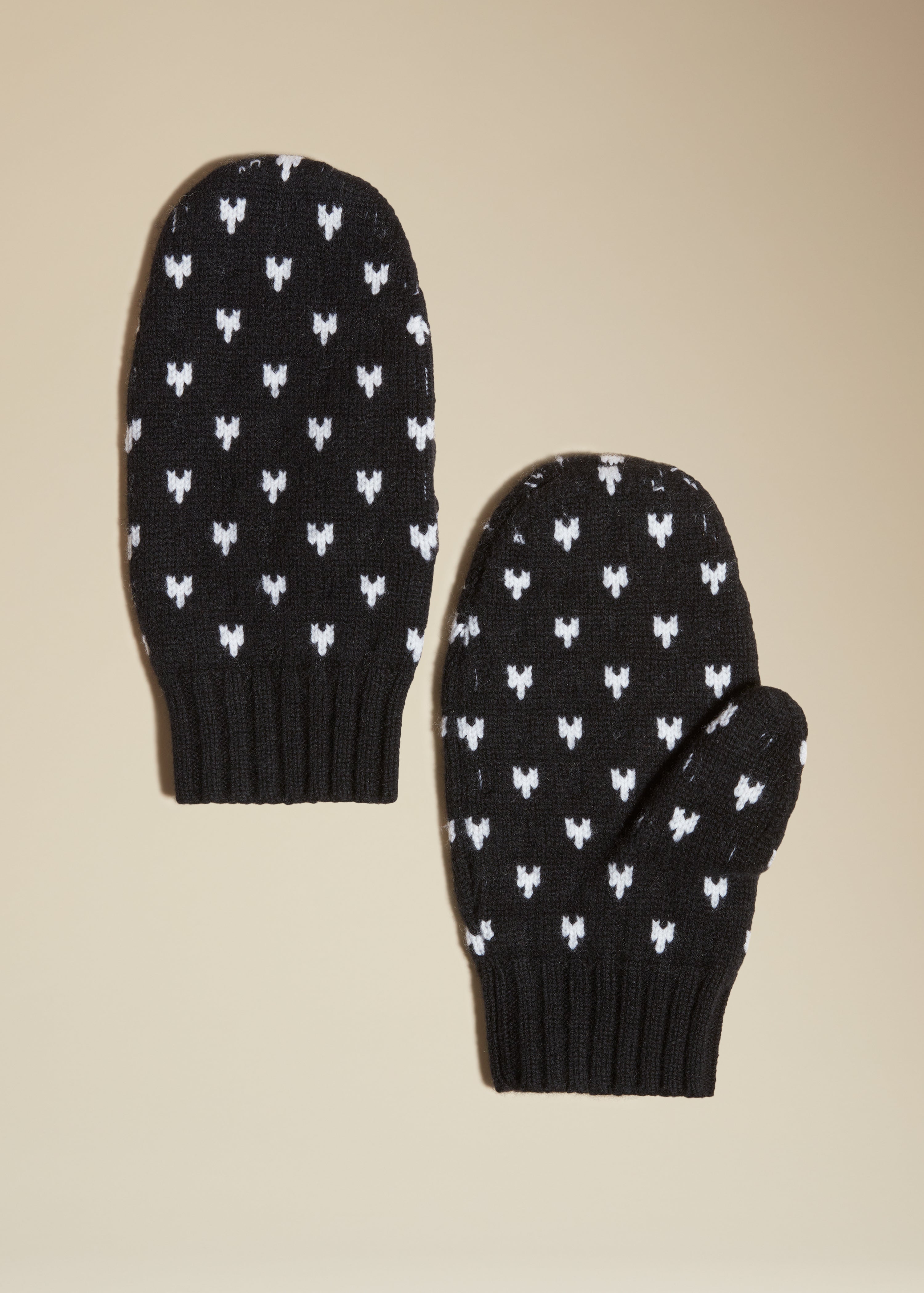 Image of The Toscano Mittens in Black Multi