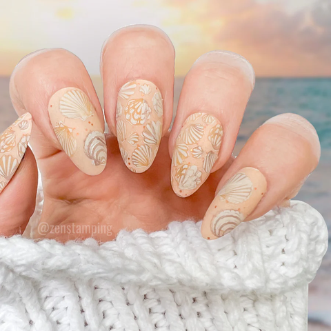 Beach nail art by @zenstamping, perfect for summer vacation nail ideas.