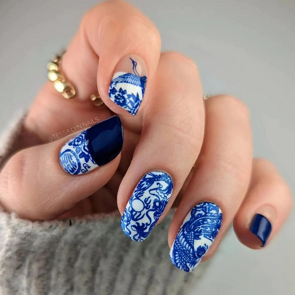 someone's dark blue and white nail art title image