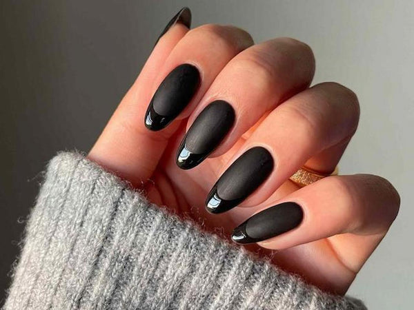 matte black with accent glitter : r/shortynails