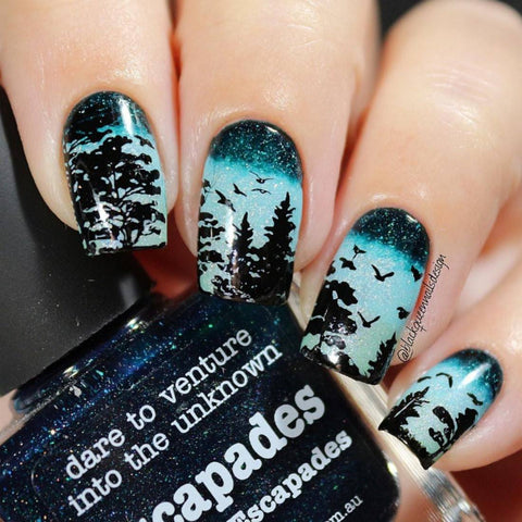 Wintry Midnight Scene (Midnight Blue And Icy Hues Ombre Base): Winter Nail Ideas / Winter Manicure