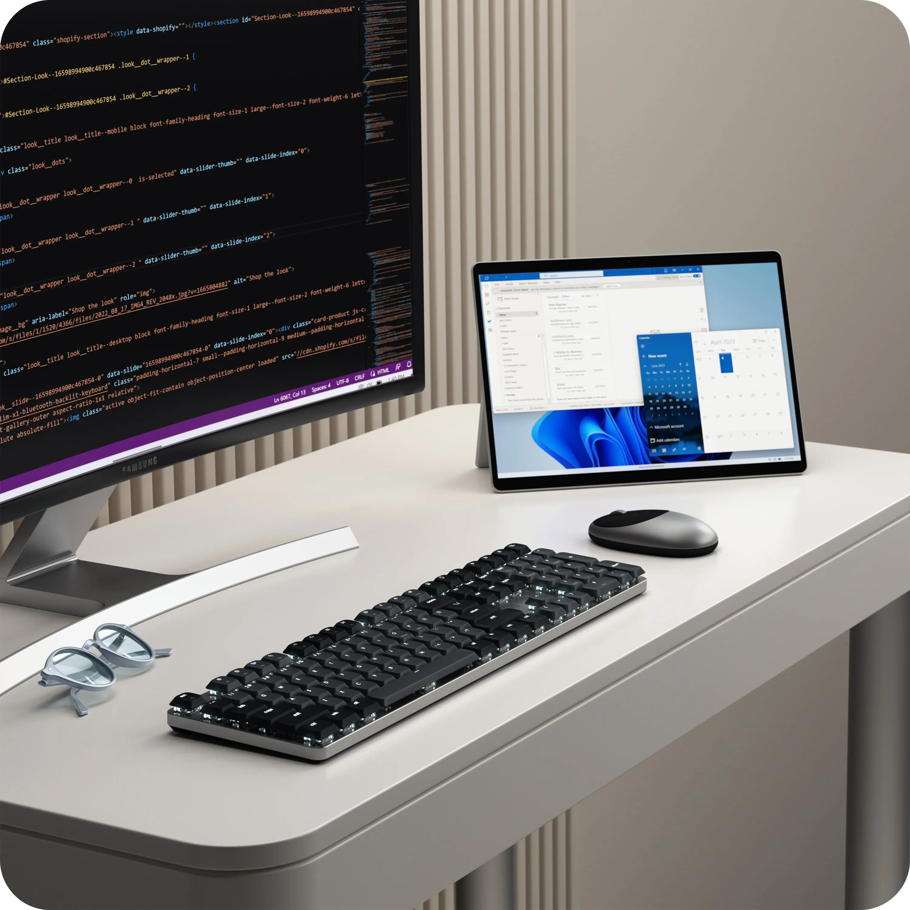 SM3 Slim Mechanical Backlit Bluetooth Keyboard Satechi Dark