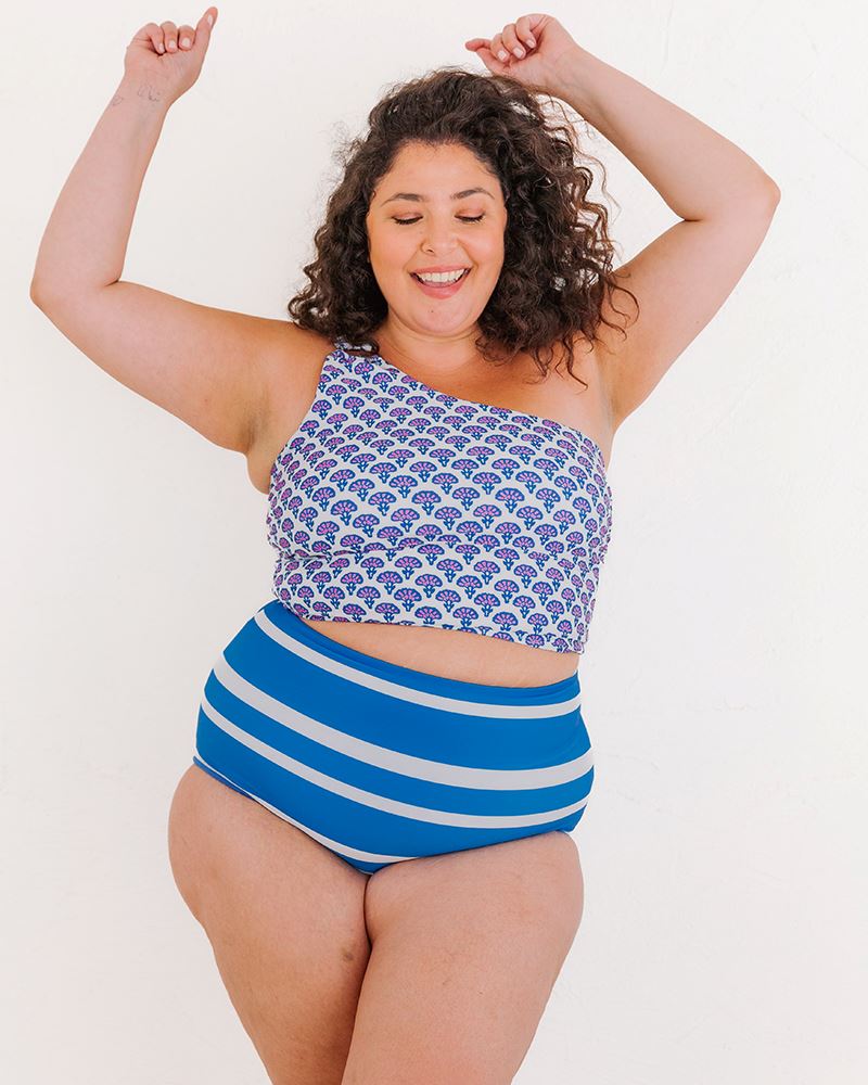 Curvy Swimwear Australia - The Costa Rica Frill Bikini Top is a fun and  flirty plus size swimsuit top perfect for summer. You'll adore the striking  floral print, the supportive features and