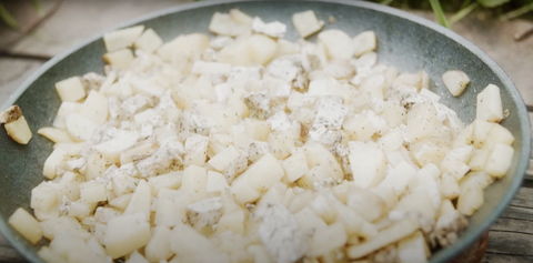 Kartoffelsalat in der Schüssel One-Pot Gericht