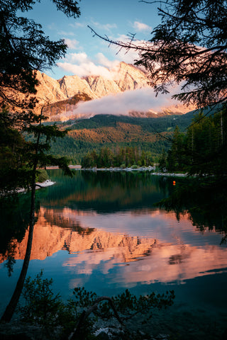 Der Eibsee in Grainau im Herbst 