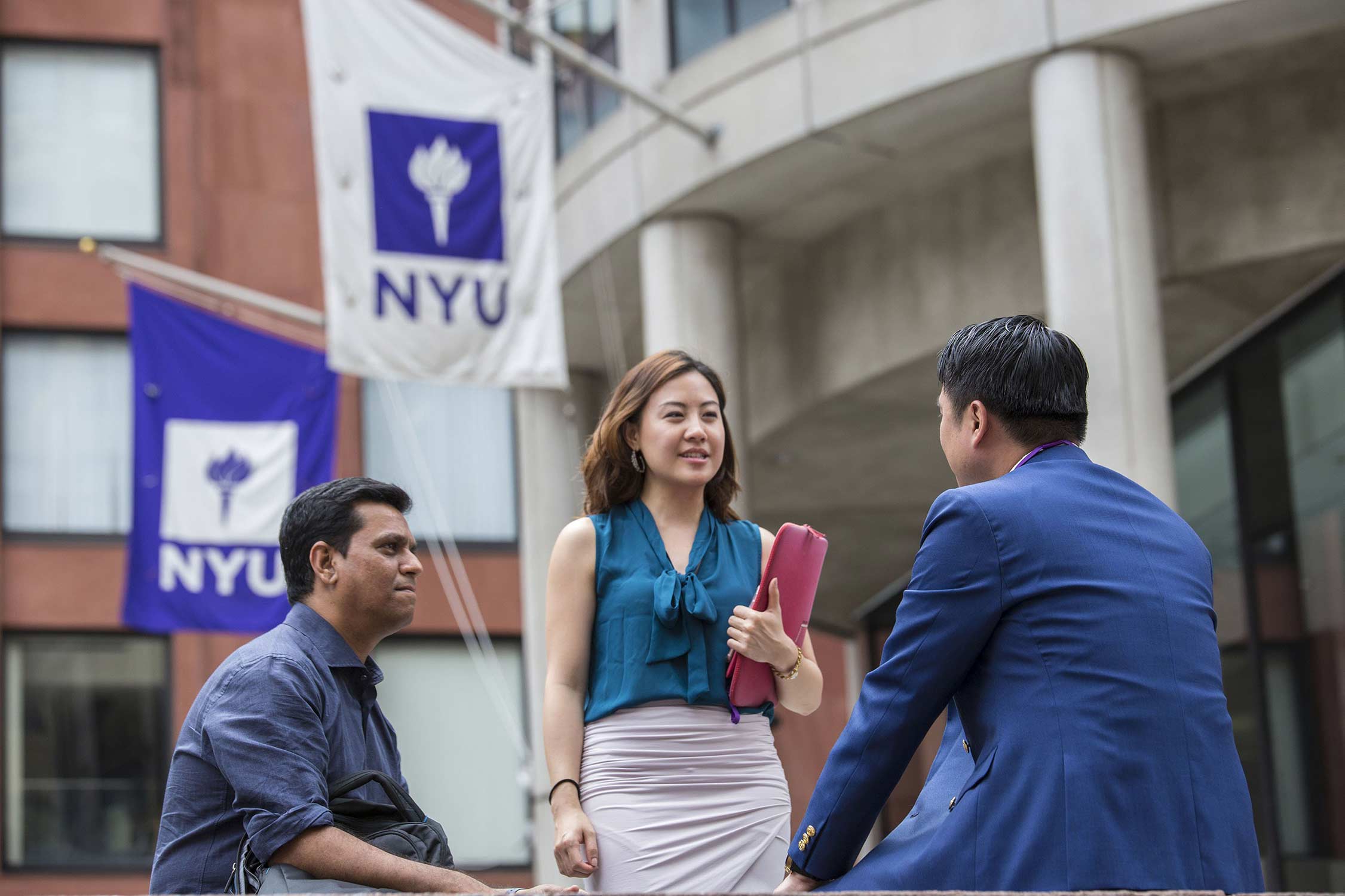 Executive course participants chatting outside of NYU Stern