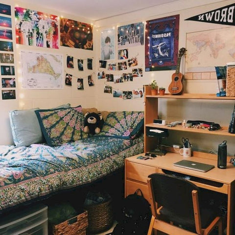 5 Things You NEED in Your College Dorm Room | RugKnots