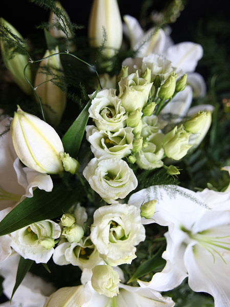 LOVELY LILIES & LISIANTHUS