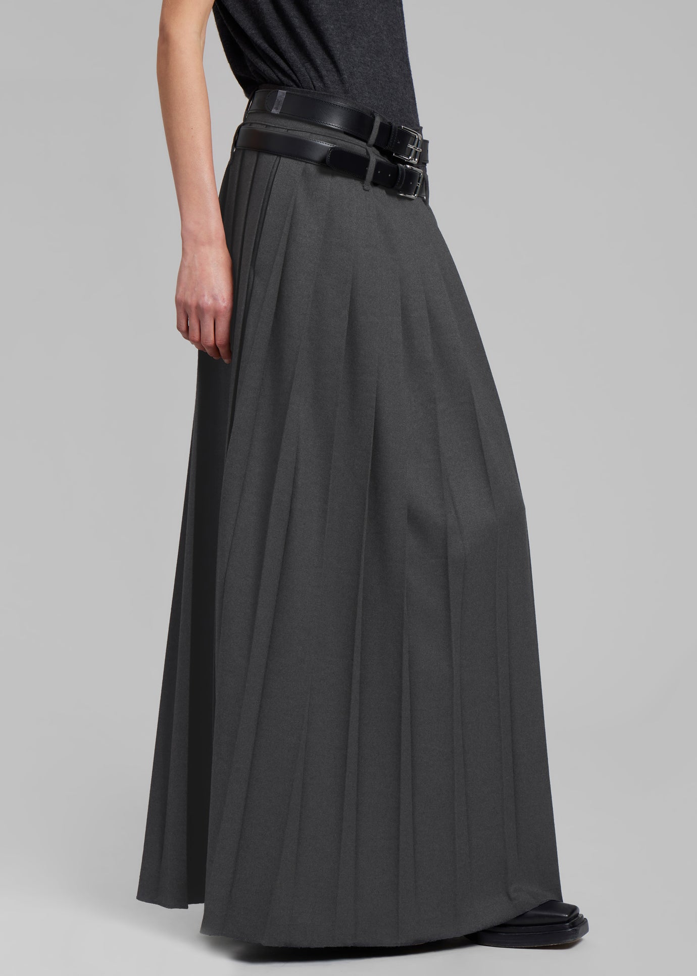 Gisele Pleated Midi Skirt - Grey – The Frankie Shop