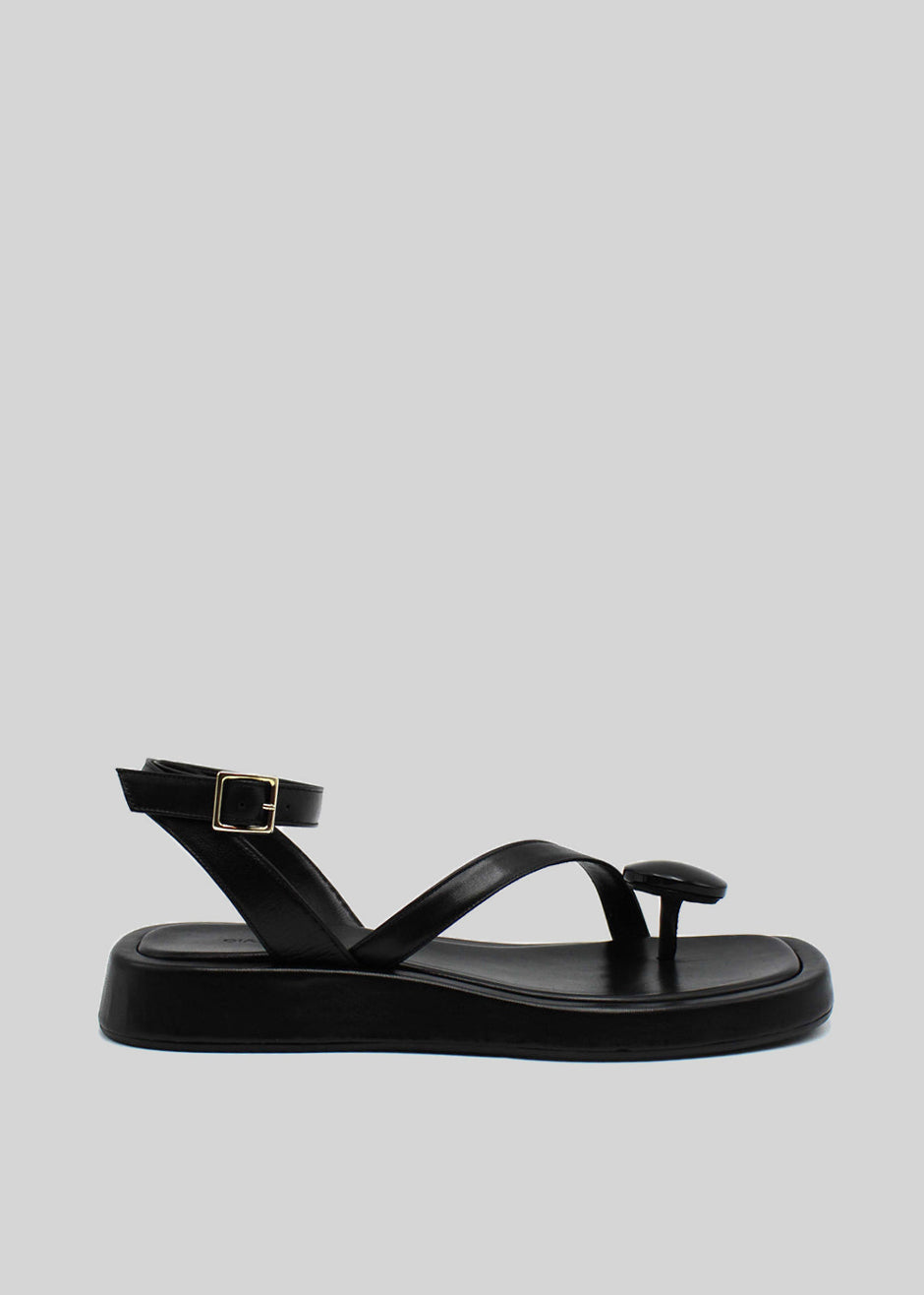 GIA/RHW Flat Toe Ring Wrap Sandal in Black