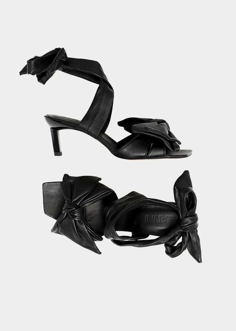 tie up black shoes