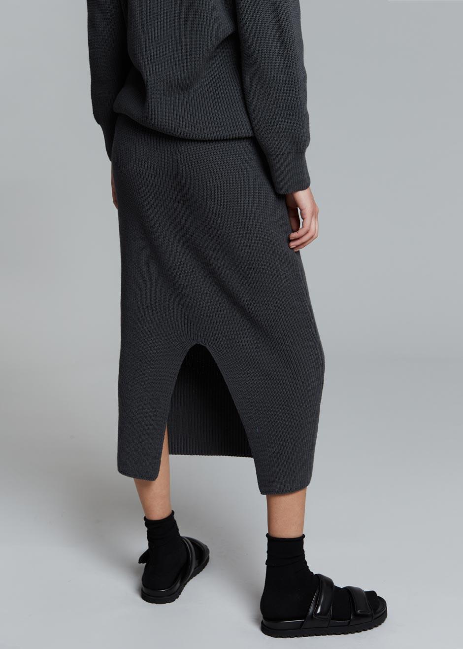 Juni Rib Knit Midi Skirt in Asphalt – The Frankie Shop