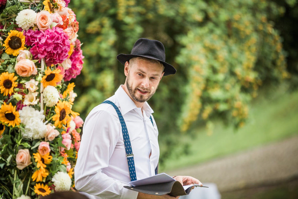 Fotograf Ben Gierig_trauredner_johann_strauss_und_fliege_freie_trauungen_hochzeitsredner_andcompliments_experten_alternative_zum_brautkleid_zweiteiler_brautmode