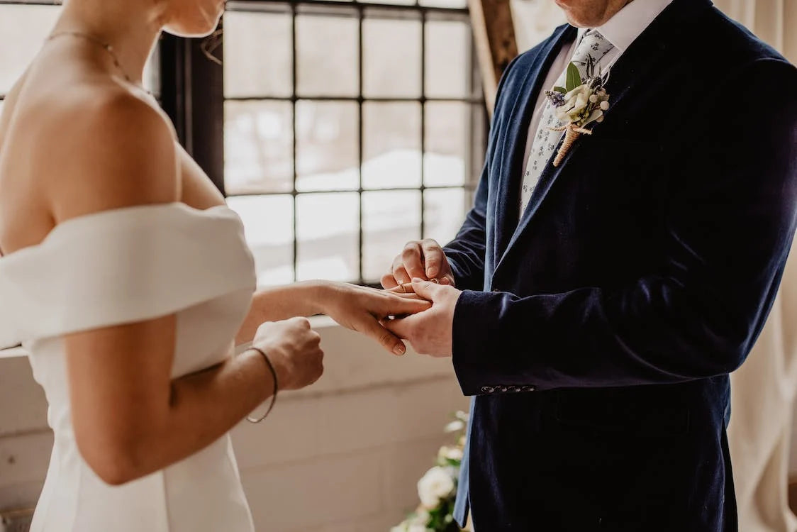 https://www.pexels.com/photo/woman-and-man-holding-each-others-hands-2253842/