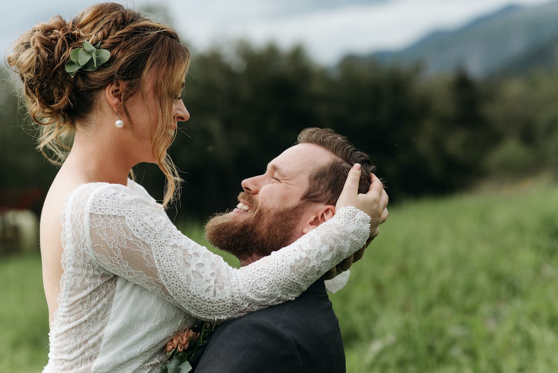 https://www.pexels.com/photo/a-groom-and-bride-closely-facing-each-other-7178886/